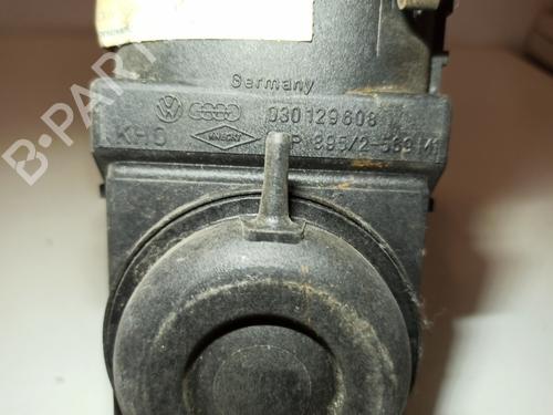 Used Air filter box VW GOLF II (19E, 1G1) [1983-1992]  17262526