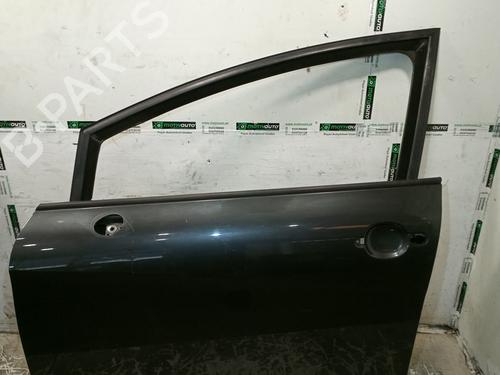 Porta anteriore sinistra SEAT LEON (1P1) 1.8 TSI (160 hp) Duas pequenas deformações 