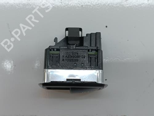 Used Right rear window switch MERCEDES-BENZ CLA Shooting Brake (X117) CLA 200 CDI / d (117.908) (136 hp) 18202965