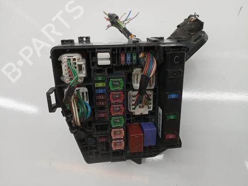 Fuse box TOYOTA YARIS (_P9_)  | BP19021950E1