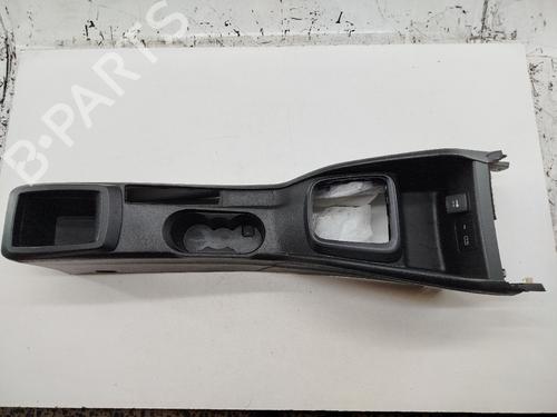 Used Armrest / Center console FIAT TIPO Saloon (356_, 357_) 1.3 D (356SXB1A, 356SXH1A, 356SXD1A) (95 hp) 31253636
