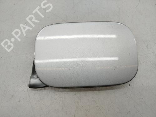 Klapa wlewu paliwa AUDI A4 B6 Avant (8E5) 1.8 T 8E0010184C