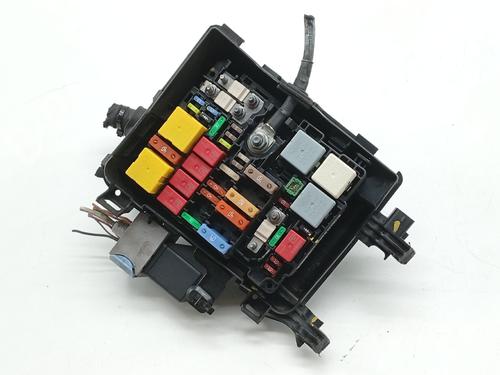 Fuse box PEUGEOT 308 II (LB_, LP_, LW_, LH_, L3_)  | BP27272473E1