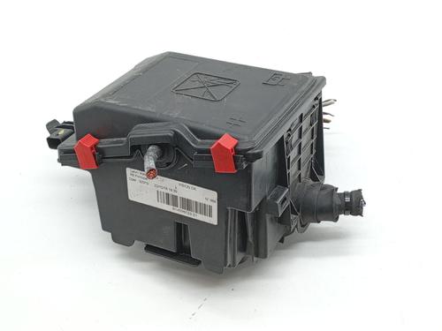 Fuse box PEUGEOT 308 II (LB_, LP_, LW_, LH_, L3_)  | BP27272473E1