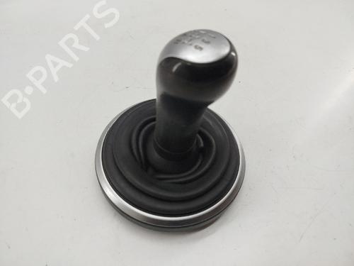 Used Shift knob FORD FIESTA V (JH_, JD_) 1.4 16V (80 hp) 31253765