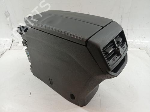 Bracciolo centrale PEUGEOT 3008 II SUV (MC_, MR_, MJ_, M4_) 1.2 THP/ PureTech 130 (MRHNSM, MRHNSU, MRHNSJ, MRHNYW,... (131 hp) 31253778