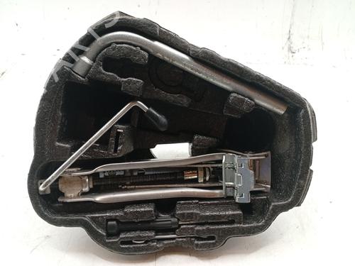 Used Jack Kit VW GOLF IV (1J1) 1.4 16V (75 hp) 31253876