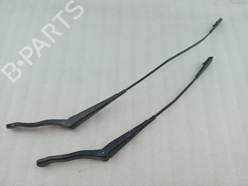 Used Front windshield wiper arm OPEL CORSA D (S07) [2006-2015]  28189396