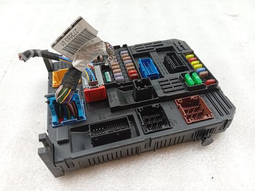 Fuse box PEUGEOT 5008 II (MC_, MJ_, MR_, M4_) | BP28523826E1