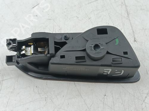 Venstre fortil invendig håndtag RENAULT CLIO V (B7_) 1.0 TCe 100 (B7MT) (101 hp) 28674327
