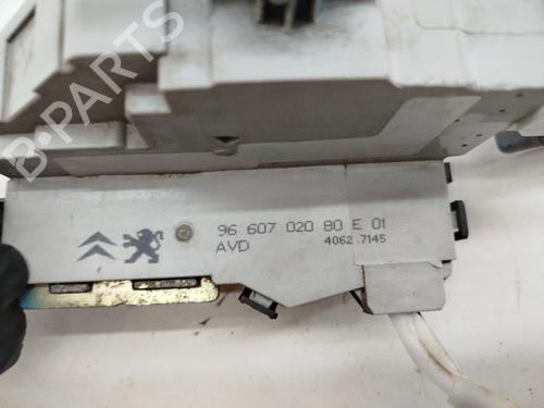 Front right lock PEUGEOT 407 (6D_) 2.7 HDi (6DUHZJ, 6DUHZF) | BP28810858C97 