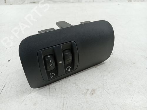 Used Switch RENAULT MEGANE II (BM0/1_, CM0/1_) 1.5 dCi (BM0F, BM0T, BM2B, CM0F, CM0T) (82 hp) 28908237