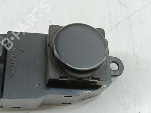 Left front window switch HYUNDAI H-1 / STAREX Bus (A1) 2.5 TD 4WD | BP29180283I27 