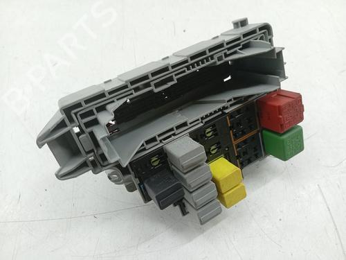 Używane Skrzynka bezpieczników OPEL MERIVA A MPV (X03) 1.3 CDTI (E75) (69 hp) 29747192
