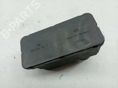 Used Right front window switch VW POLO (6N2) 1.0 (50 hp) 30272372