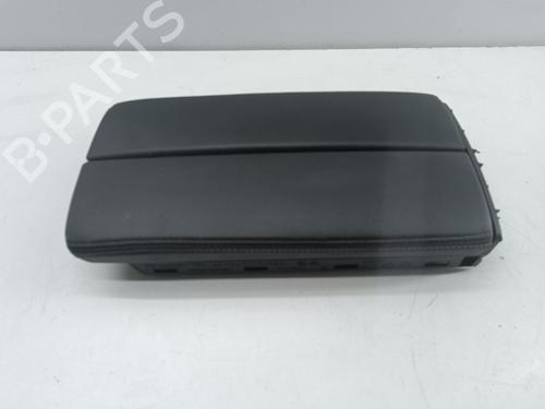 Used Armrest / Center console PEUGEOT 5008 II (MC_, MJ_, MR_, M4_) 1.5 BlueHDi 130 (MCYHZJ, MCYHZR, MCYHZX) (131 hp) 30352502