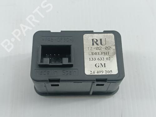 Używane Przełącznik szyby przedniej lewej OPEL CORSA C (X01) 1.2 (F08, F68) (75 hp) 30363719