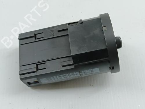 Used Headlight switch VW GOLF IV (1J1) 1.4 16V (75 hp) 30536579