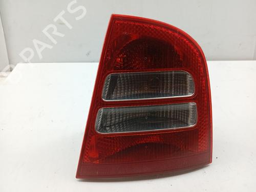 Høyre baklys SKODA OCTAVIA I (1U2) 1.4 16V (75 hp) 30755415