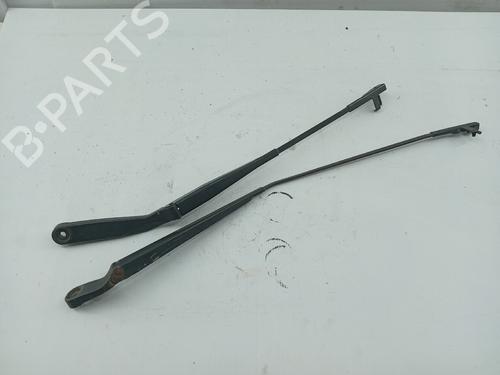 Used Front windshield wiper arm VW POLO IV (9N_, 9A_) 1.2 12V (69 hp) 30838343