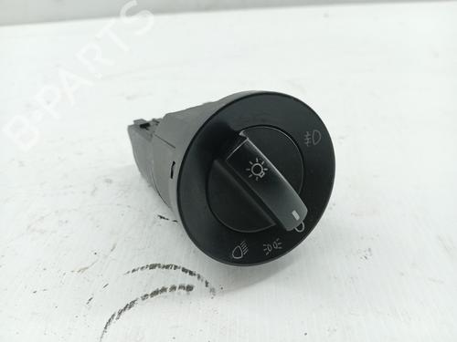 Forlygtekontakt VW POLO IV (9N_, 9A_) 1.2 12V (69 hp) 30838346