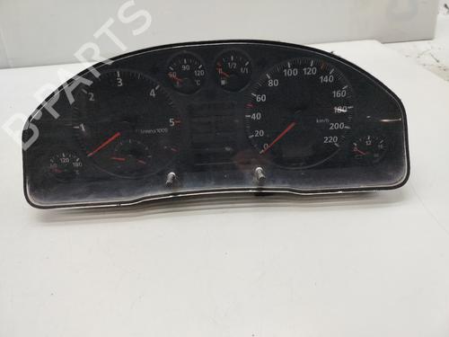 Używane Zestaw wskaźników / Licznik AUDI A4 B5 (8D2) [1994-2001]  30912711