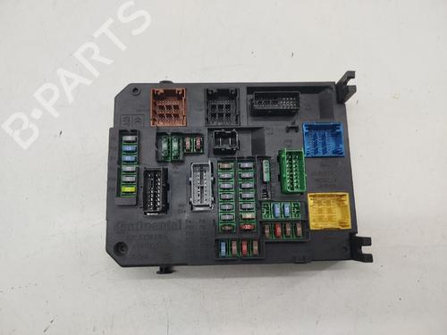 Used Fuse box CITROËN DS5 2.0 HDi 200 Hybrid4 All-wheel Drive (200 hp) 31047006