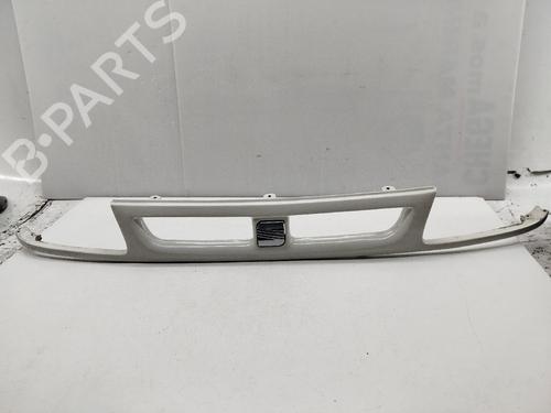 Grill SEAT IBIZA II (6K1) [1993-2002]  31863982