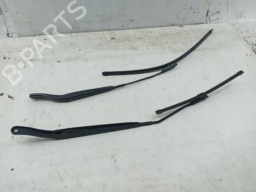 Used Front windshield wiper arm RENAULT MEGANE III Hatchback Van (BZ_) 1.5 dCi (BZ0C, BZ1A) (90 hp) 31956413