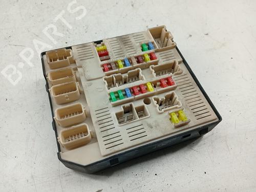 Used Fuse box RENAULT MEGANE III Hatchback Van (BZ_) 1.5 dCi (BZ0C, BZ1A) (90 hp) 31956417