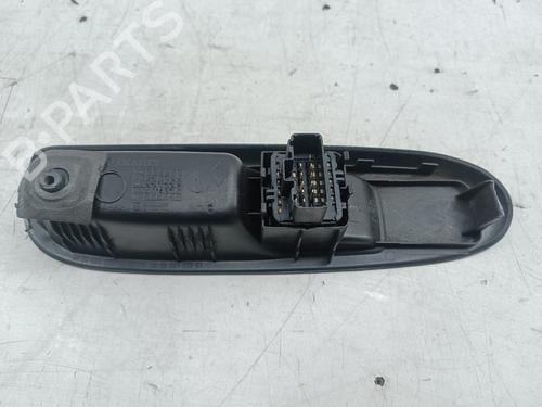 Used Left front window switch RENAULT CLIO II Hatchback Van (SB0/1/2_) 1.5 dCi (SB07) (65 hp) 31991252