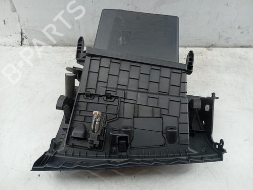 Used Glove box RENAULT MEGANE III Hatchback (BZ0/1_, B3_) 1.5 dCi (BZ0C) (90 hp) 32147410
