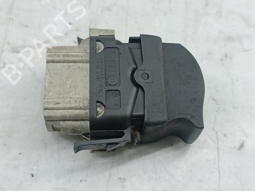 Used Right front window switch RENAULT CLIO II (BB_, CB_) 1.5 dCi (B/CB08) (82 hp) 32147433