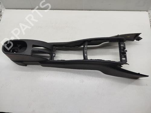 Used Armrest / Center console Armrest / Center console PEUGEOT 207 Hatchback Van (WA_, WC_) 1.4 HDi (68 hp) 32147633 32147633