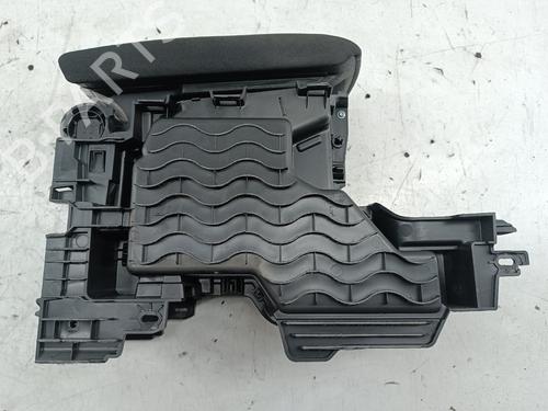 Used Armrest / Center console PEUGEOT 2008 II (UD_, US_, UY_, UJ_, UR_, UC_) 1.5 BlueHDI 100 (102 hp) 32214022