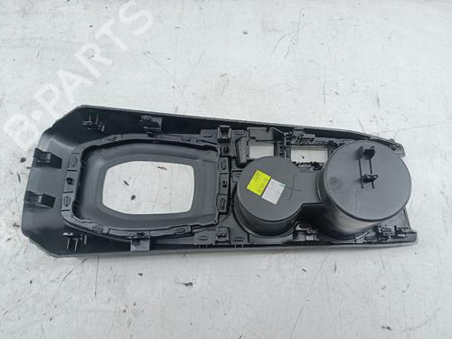 Used Middle console Middle console PEUGEOT 2008 II (UD_, US_, UY_, UJ_, UR_, UC_) 1.5 BlueHDI 100 (102 hp) 32217988 32217988