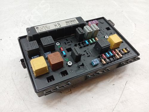 Used Fuse box Fuse box OPEL ASTRA H Estate (A04) 1.3 CDTI (L35) (90 hp) 32704561 32704561