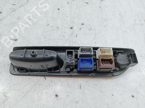 Used Left front window switch RENAULT LAGUNA I (B56_, 556_) 1.8 (94 hp) 33017035