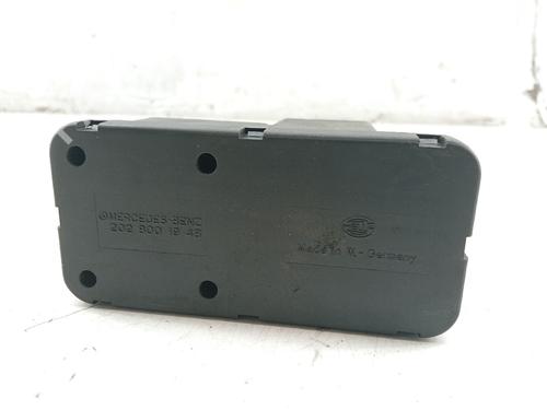 Used Comfort control module Comfort control module MERCEDES-BENZ C-CLASS (W202) C 200 D (202.122) (88 hp) 33288887 33288887