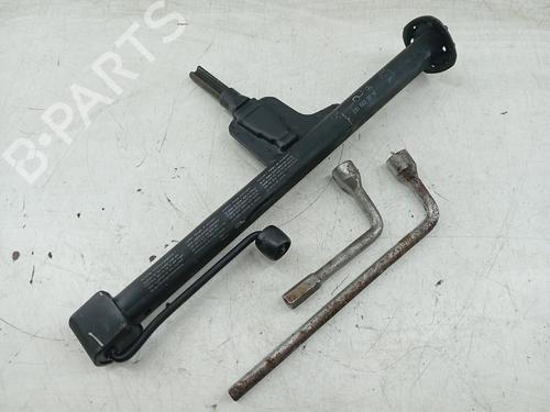 Used Jack Kit Jack Kit MERCEDES-BENZ C-CLASS (W202) C 200 D (202.122) (88 hp) 33288891 33288891