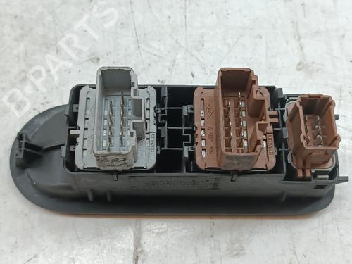 Used Left front window switch Left front window switch RENAULT MEGANE II Estate (KM0/1_) 1.5 dCi (KM16, KM1E) (106 hp) 34060182 34060182