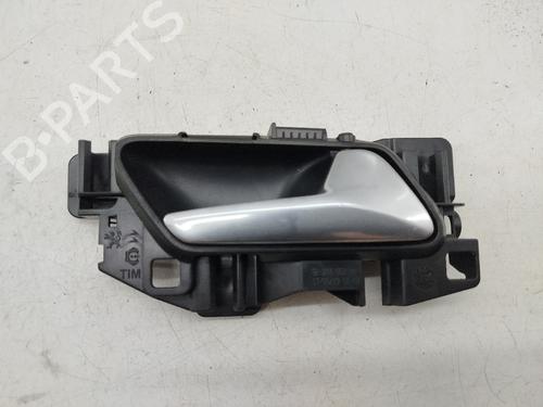 Højre bagtil invendig håndtag Højre bagtil invendig håndtag PEUGEOT 308 II (LB_, LP_, LW_, LH_, L3_) 1.5 BlueHDI 100 (102 hp) 34560963 34560963