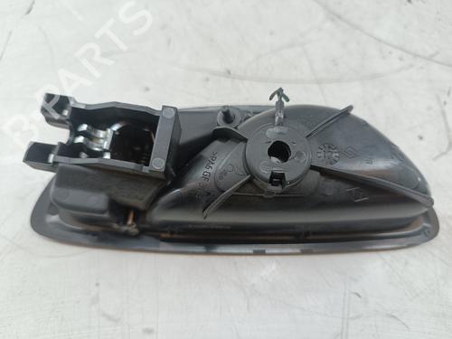 front-left-interior-door-handle-renault-megane-iv-grandtour-k9amn_-2016-35814285 main image