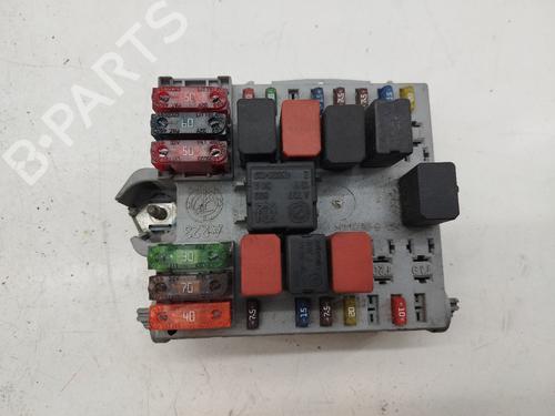 Scatola fusibili Scatola fusibili FIAT PUNTO (188_) 1.2 16V 80 (188.233, .235, .253, .255, .333, .353, .639,... (80 hp) 35952365 35952365