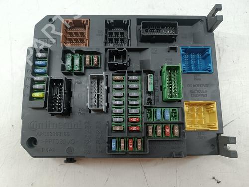Used Fuse box Fuse box 37448472 37448472