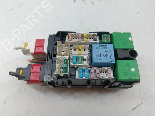 Used Fuse box Fuse box 37448474 37448474