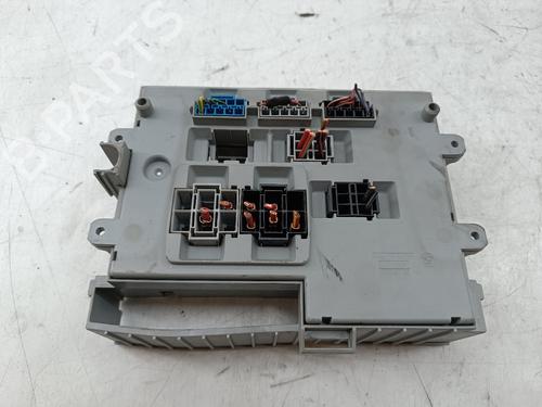 Used Fuse box Fuse box 37519151 37519151