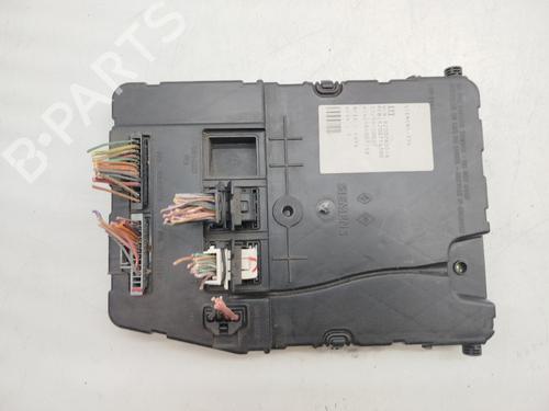 Used Fuse box Fuse box 37586810 37586810