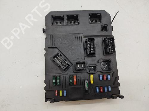 Used Fuse box Fuse box 38490084 38490084
