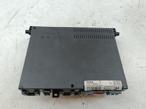 Used Fuse box Fuse box 39149018 39149018